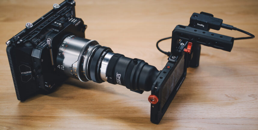 iPhone 15 Proのアナモルフィック実験 － マイケル・チオーニ/ストラーダによる「シネマカメラを作るもの